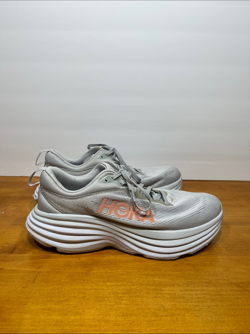 Hoka Bondi 8 is Wide Women's Light Gray Athletic Shoe with Peach Logo